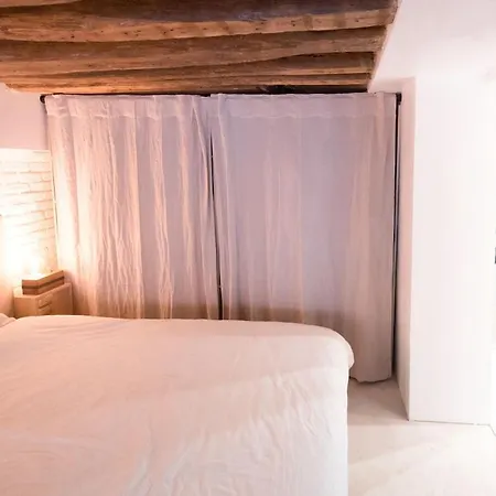 Artist's Mini Loft - Marais * Paris